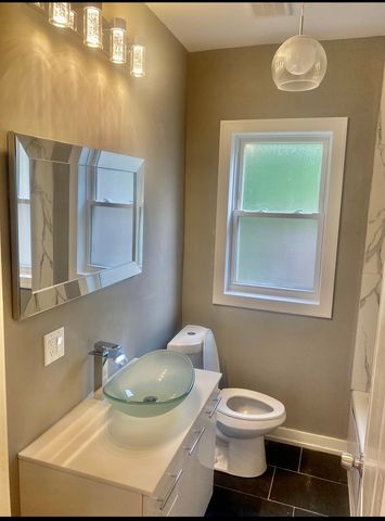 7806 S Rhodes Avenue, Chicago, IL 60619