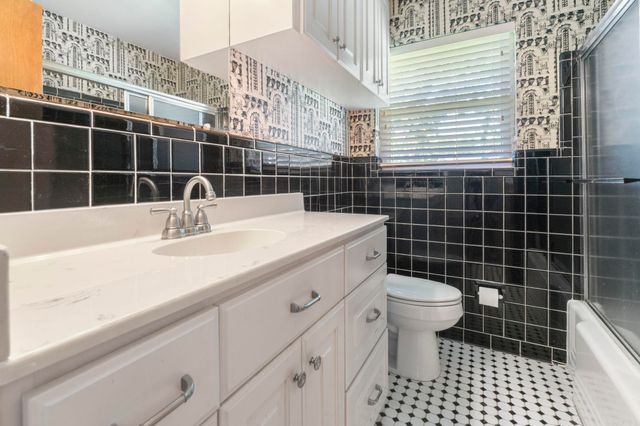 1 Wesley Drive, Sherwood, AR 72120