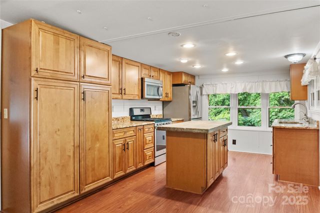 454 Hummingbird Lane, Franklin, NC 28734
