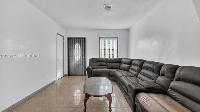 265 NW 188th St, Miami Gardens, FL 33169