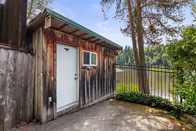 38509 Orville Road E, Eatonville, WA 98328