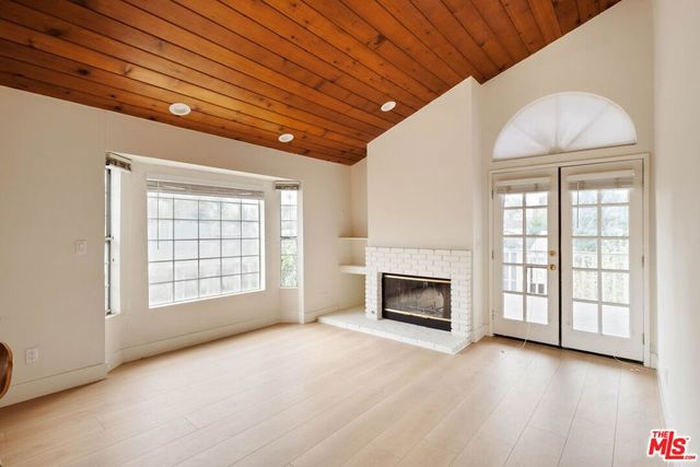 23153 Canzonet Street, Woodland Hills, CA 91367