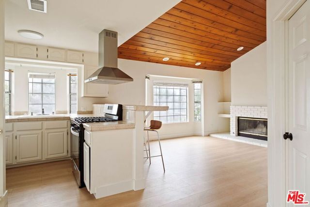 23153 Canzonet Street, Woodland Hills, CA 91367