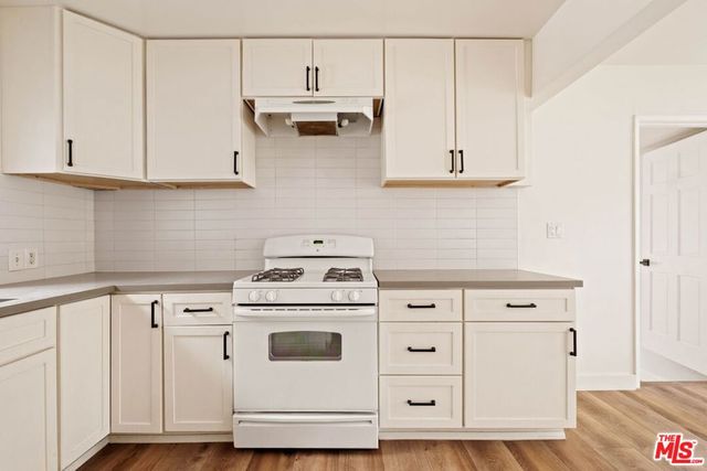 23153 Canzonet Street, Woodland Hills, CA 91367