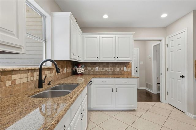 1325 Rio Grande Drive, Benbrook, TX 76126