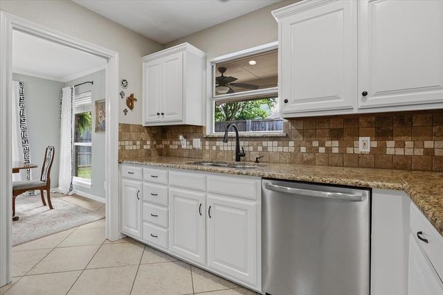 1325 Rio Grande Drive, Benbrook, TX 76126