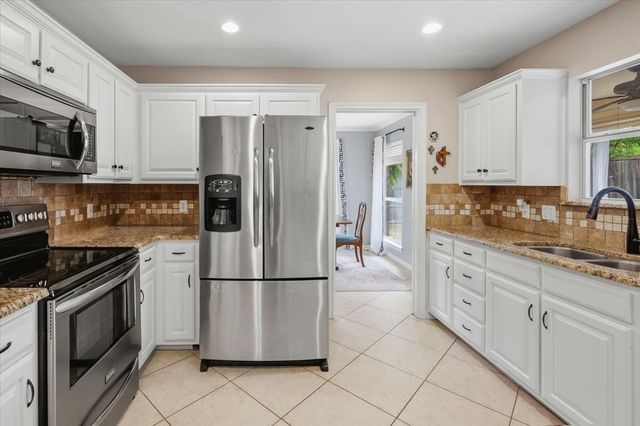 1325 Rio Grande Drive, Benbrook, TX 76126