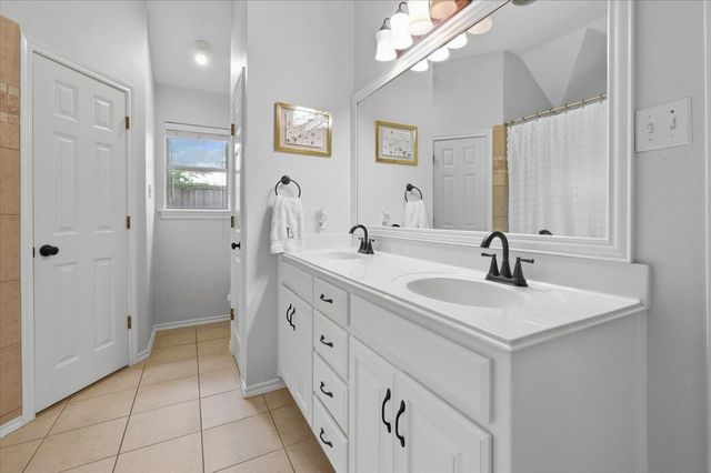 1325 Rio Grande Drive, Benbrook, TX 76126