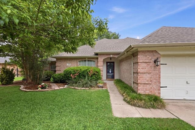 1325 Rio Grande Drive, Benbrook, TX 76126