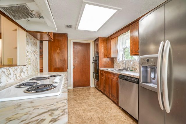 1998 Lake Creek Drive, Houston, TX 77339
