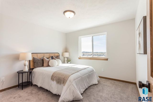 2313 E Jetty Pl Place, Sioux Falls, SD 57108