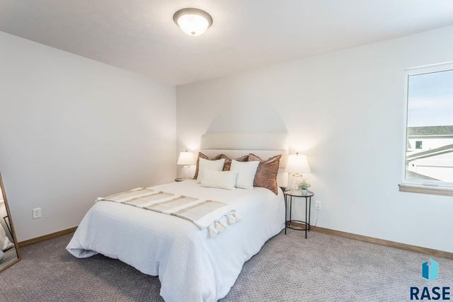 2313 E Jetty Pl Place, Sioux Falls, SD 57108