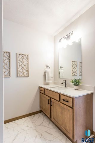 2313 E Jetty Pl Place, Sioux Falls, SD 57108