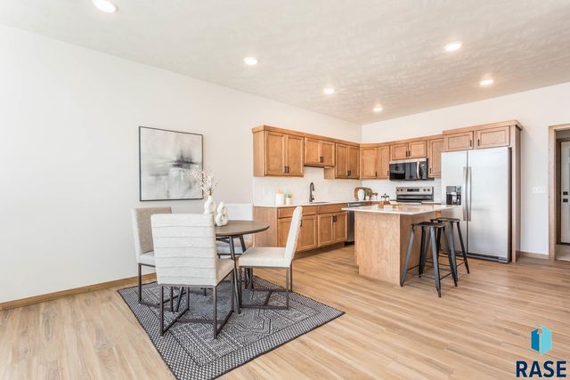 2313 E Jetty Pl Place, Sioux Falls, SD 57108