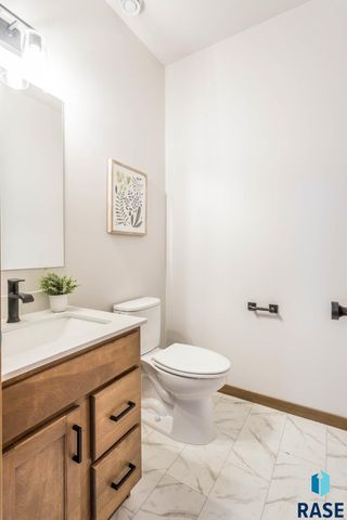 2313 E Jetty Pl Place, Sioux Falls, SD 57108