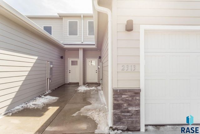 2313 E Jetty Pl Place, Sioux Falls, SD 57108