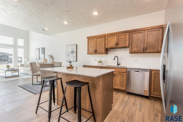 2313 E Jetty Pl Place, Sioux Falls, SD 57108