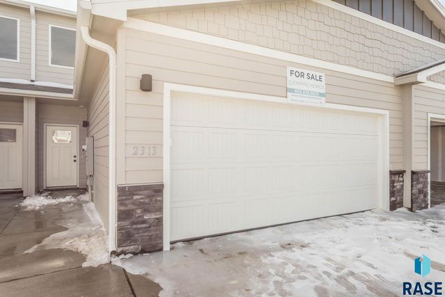 2313 E Jetty Pl Place, Sioux Falls, SD 57108