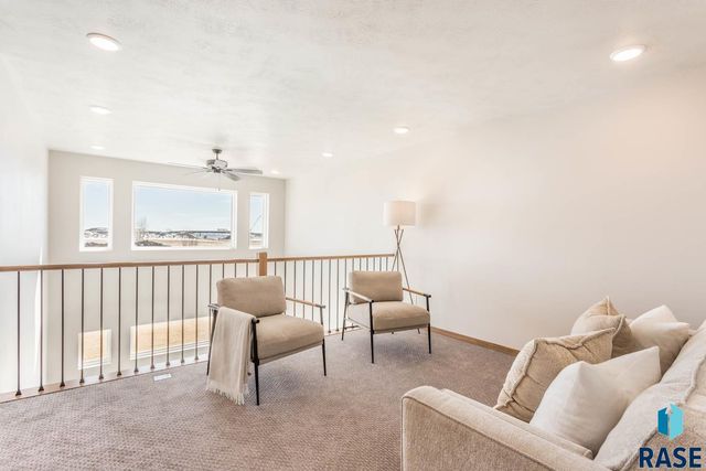 2313 E Jetty Pl Place, Sioux Falls, SD 57108