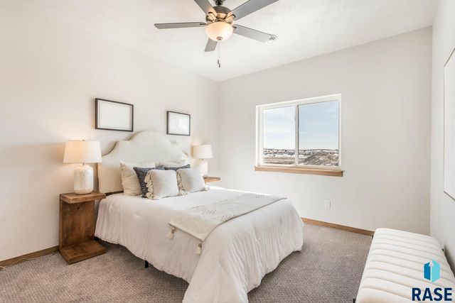 2313 E Jetty Pl Place, Sioux Falls, SD 57108