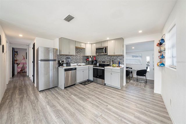 4521 W NORTH STREET, Tampa, FL 33614