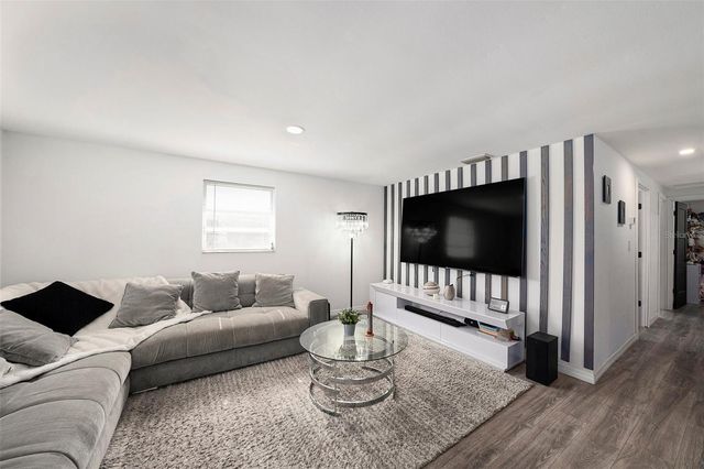 4521 W NORTH STREET, Tampa, FL 33614