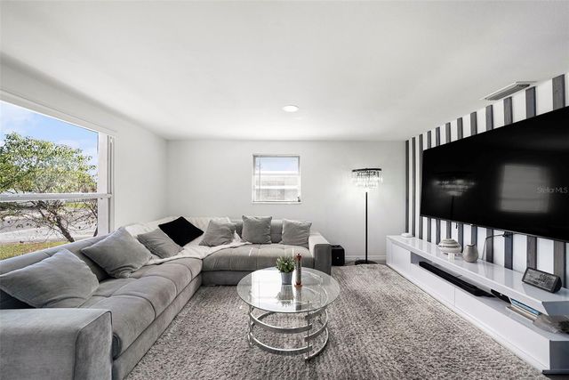 4521 W NORTH STREET, Tampa, FL 33614