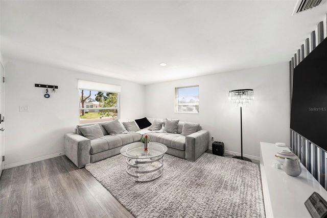 4521 W NORTH STREET, Tampa, FL 33614