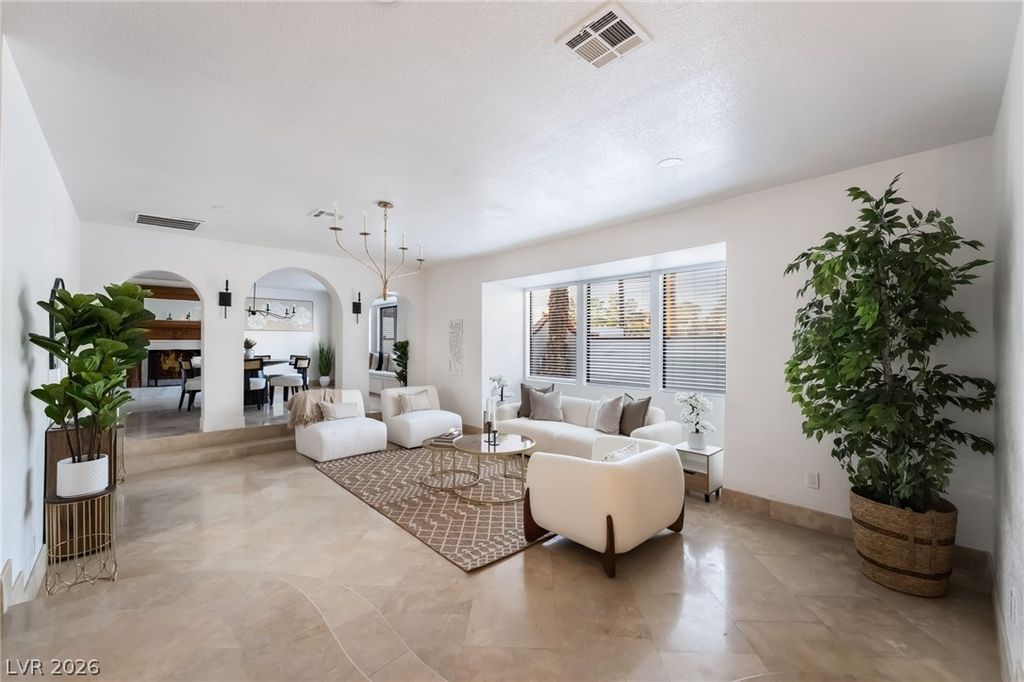 Image 11 of property listing at 6465 Edna Avenue, Las Vegas, NV 89146