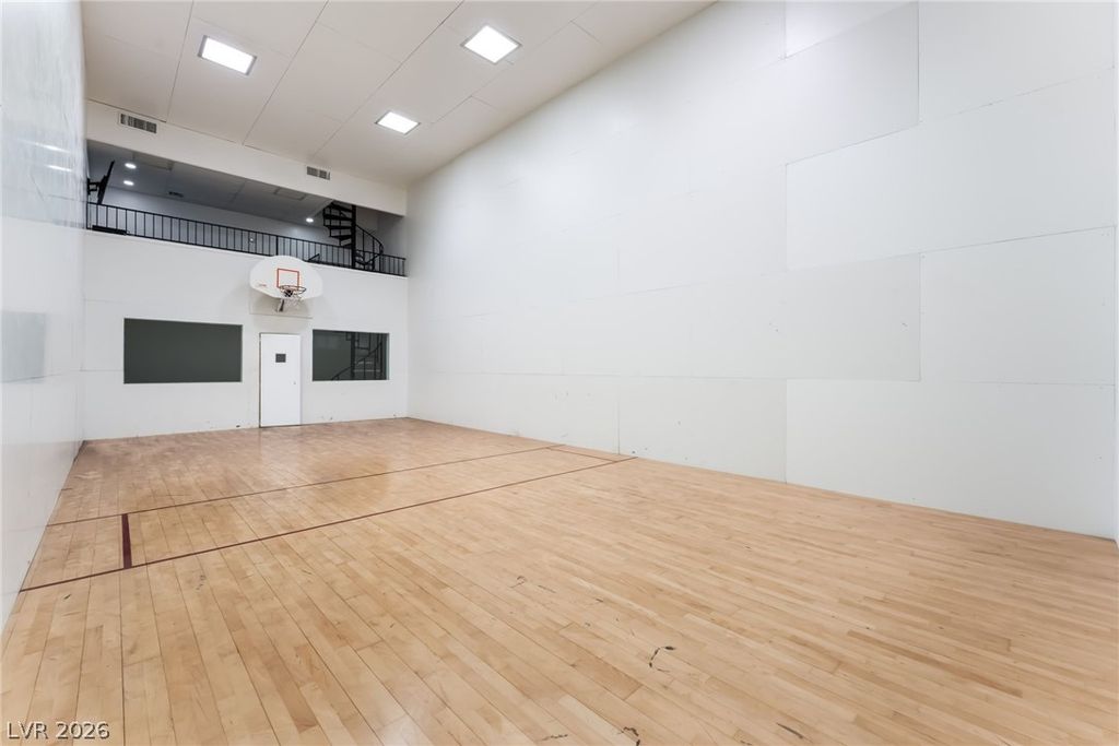 Image 37 of property listing at 6465 Edna Avenue, Las Vegas, NV 89146