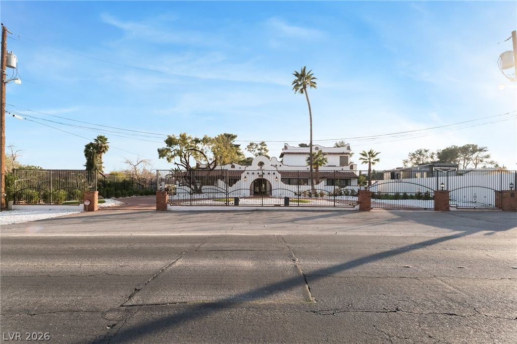 Image 7 of property listing at 6465 Edna Avenue, Las Vegas, NV 89146