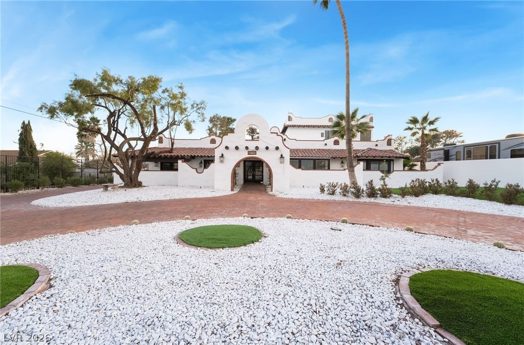 Image 8 of property listing at 6465 Edna Avenue, Las Vegas, NV 89146