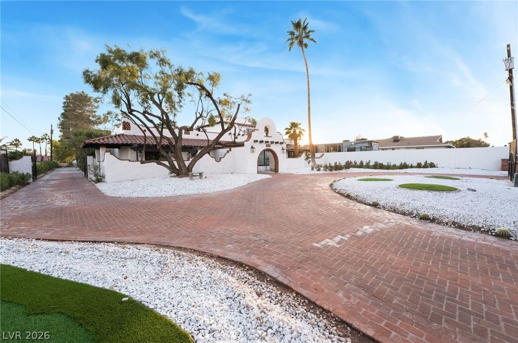 Image 9 of property listing at 6465 Edna Avenue, Las Vegas, NV 89146