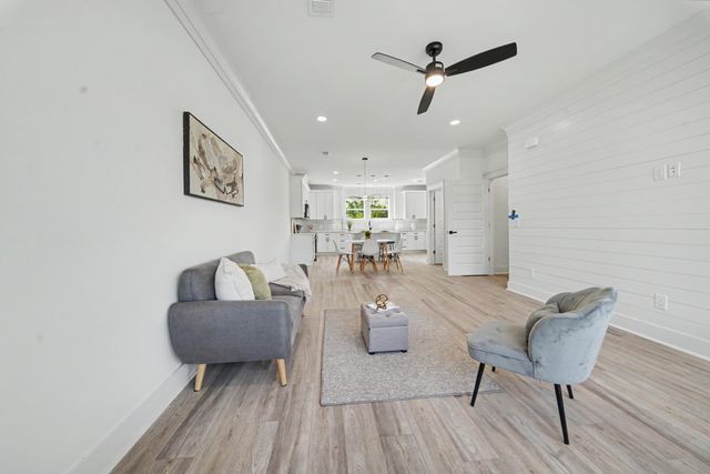 2016 Comstock Avenue, North Charleston, SC 29405