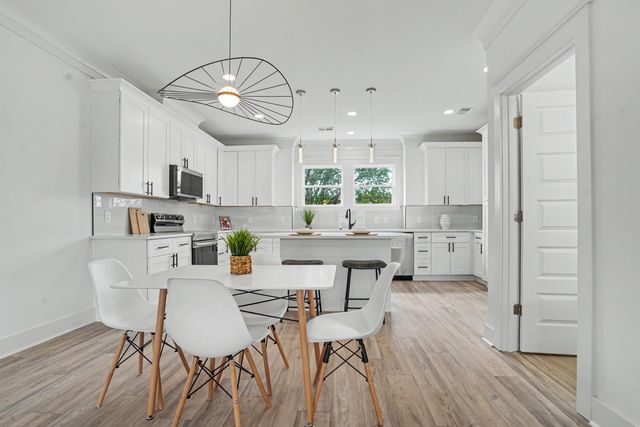2016 Comstock Avenue, North Charleston, SC 29405