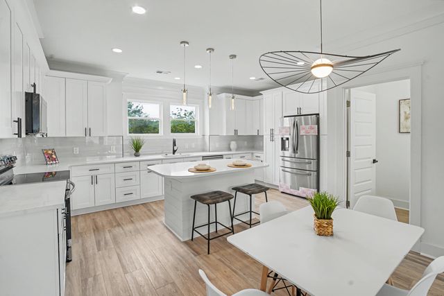2016 Comstock Avenue, North Charleston, SC 29405