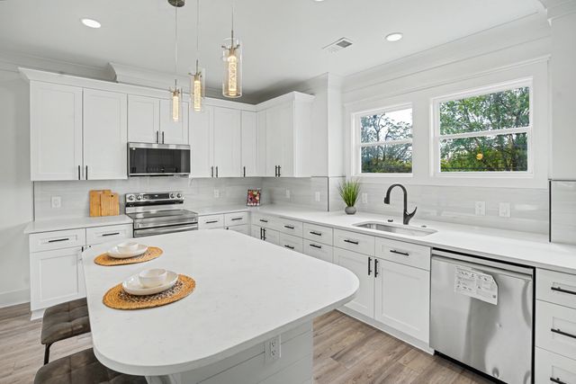 2016 Comstock Avenue, North Charleston, SC 29405