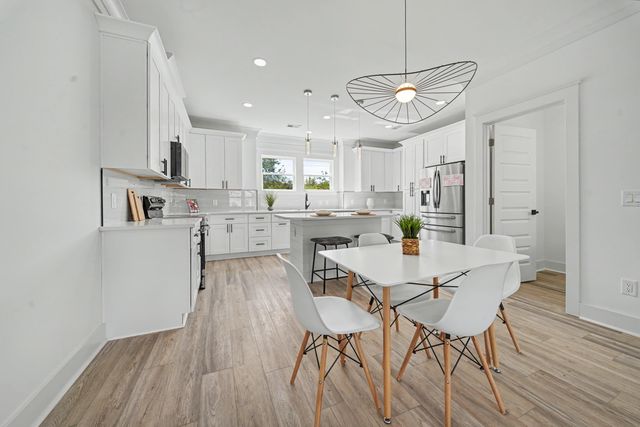 2016 Comstock Avenue, North Charleston, SC 29405