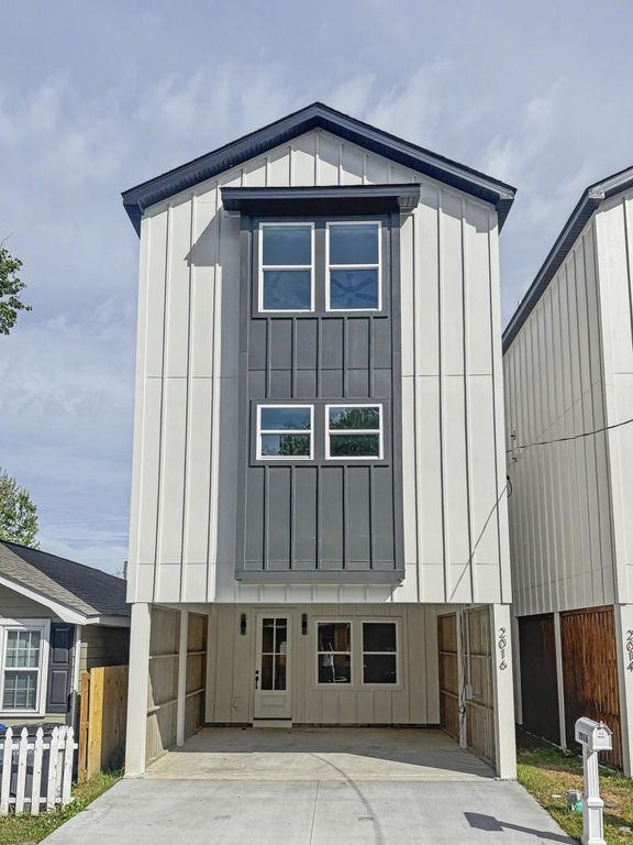 2016 Comstock Avenue, North Charleston, SC 29405