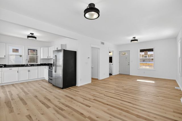 1111 Loomis Street, Rockford, IL 61102