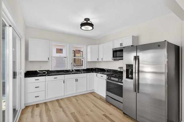 1111 Loomis Street, Rockford, IL 61102