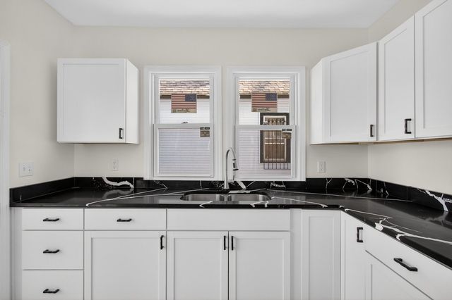 1111 Loomis Street, Rockford, IL 61102