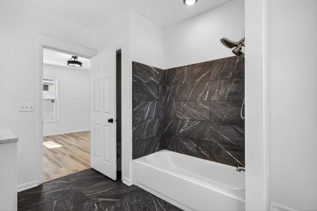 1111 Loomis Street, Rockford, IL 61102