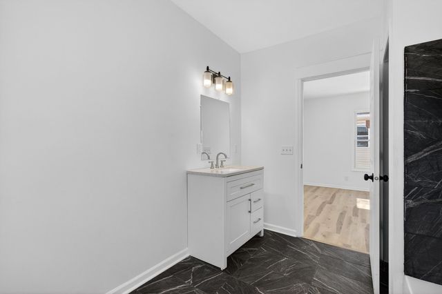 1111 Loomis Street, Rockford, IL 61102