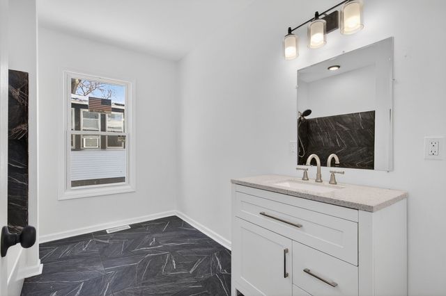 1111 Loomis Street, Rockford, IL 61102