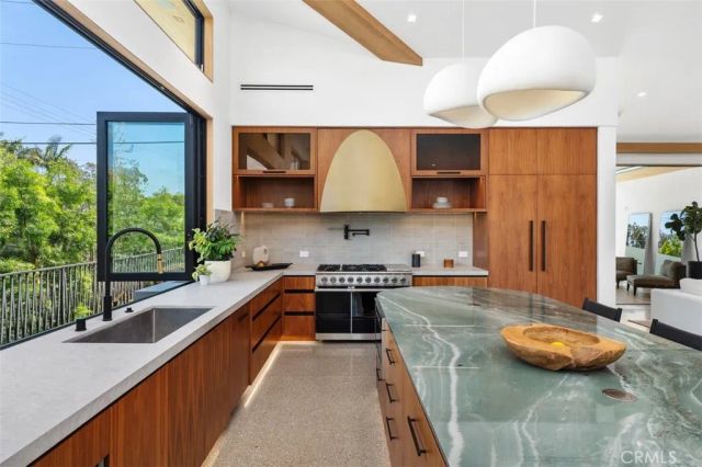 2398 Redlands Drive, Newport Beach, CA 92660