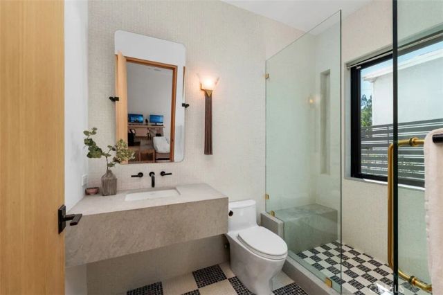 2398 Redlands Drive, Newport Beach, CA 92660