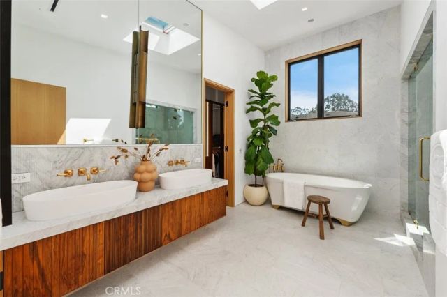 2398 Redlands Drive, Newport Beach, CA 92660