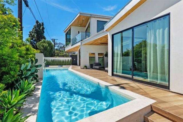 2398 Redlands Drive, Newport Beach, CA 92660