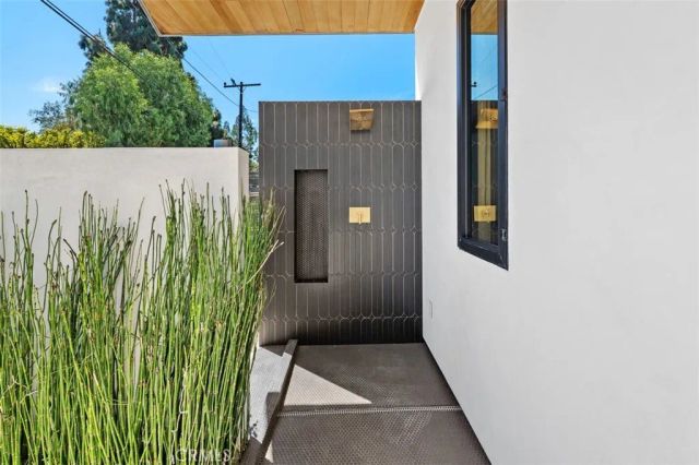 2398 Redlands Drive, Newport Beach, CA 92660